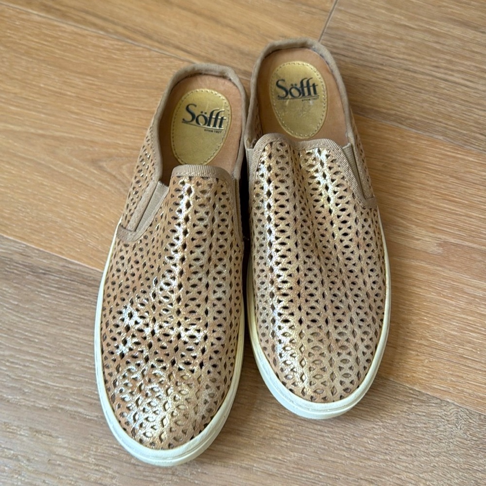 Sofft Slip On Leather Sneaker 7.5